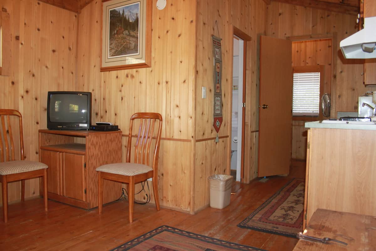 Standard Cabin, 1 Bedroom | Private kitchenette