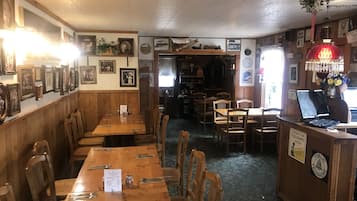 Breakfast and dinner served, Italian cuisine