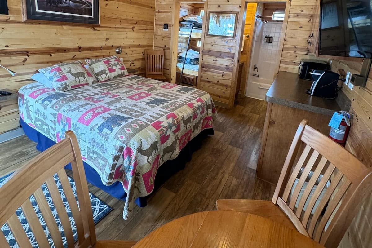 Room | Free WiFi, bed sheets