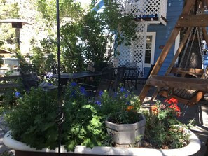 Breakfast and dinner served, Italian cuisine