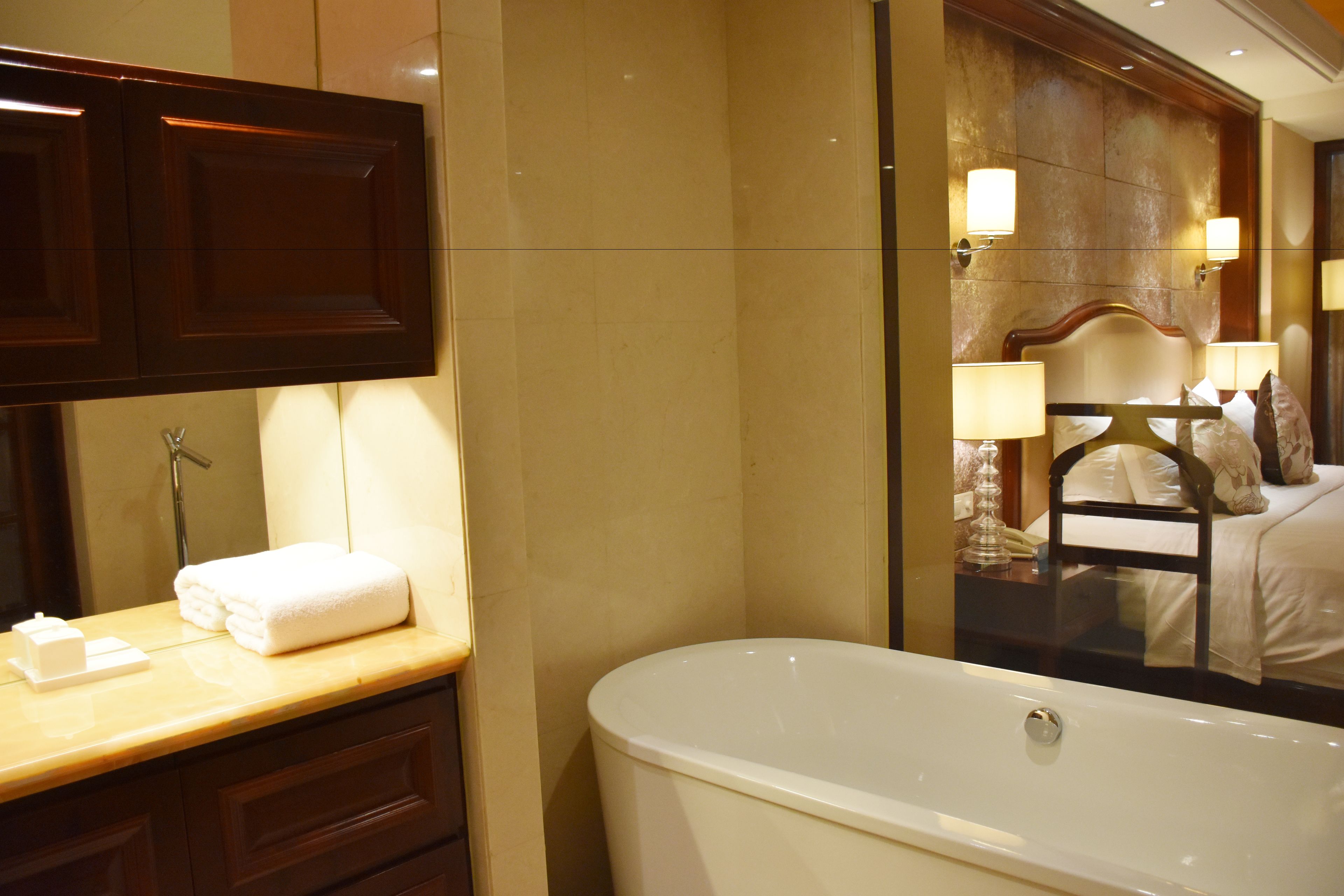 deluxe suite | bathroom | separate bathtub and shower, rainfall showerhead, free toiletries