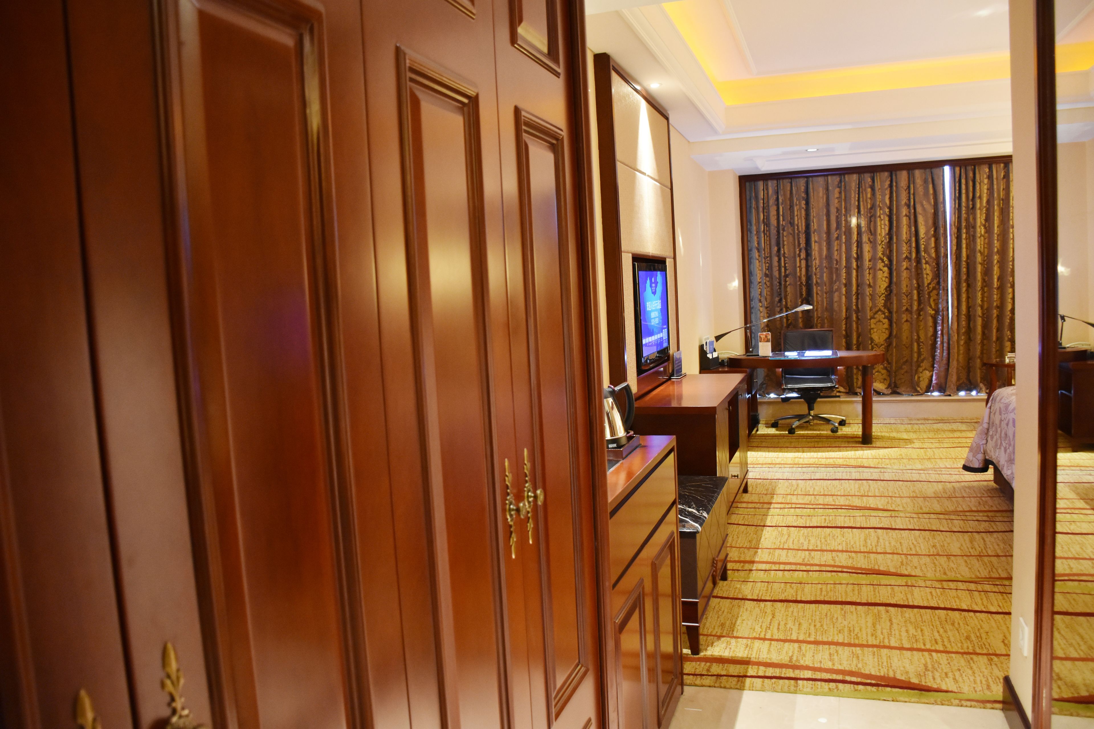 minibar, in-room safe, desk, free wifi