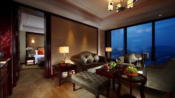 Suite Deluxe | Minibar, caja fuerte, escritorio y wifi gratis