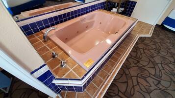 Suite de lujo, 1 habitación, bañera de hidromasaje | Bañera de hidromasaje privada