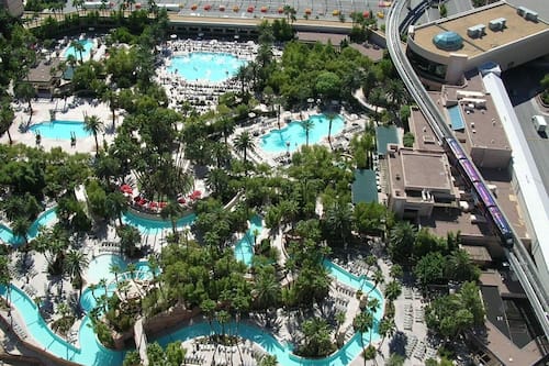 3 outdoor pools, pool umbrellas, pool loungers