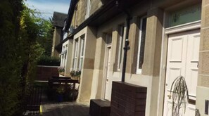 Front of property - Cambridge House (Edinburgh)