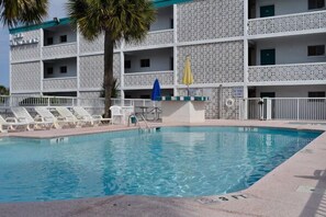 Outdoor pool - The Diplomat Family Motel (Myrtle Beach)