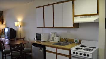 Oceanfront Efficiency | Private kitchen | Microwave, coffee/tea maker