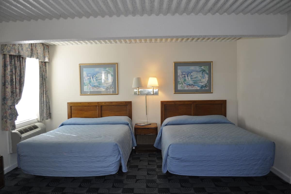 Deluxe Room, Poolside | Premium bedding, in-room safe, WiFi (free)