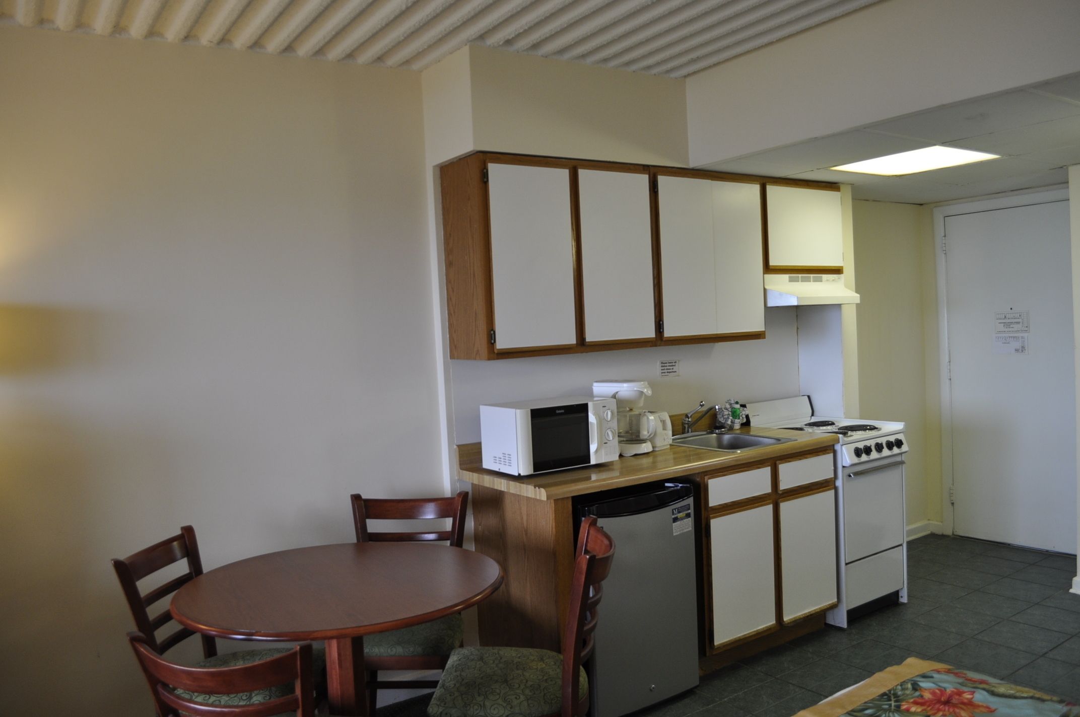 Oceanfront Efficiency | Private kitchen | Microwave, coffee/tea maker