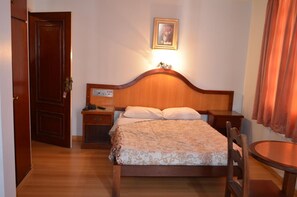 Minibar, free WiFi - Reinales Plaza Hotel (Sao Paulo)