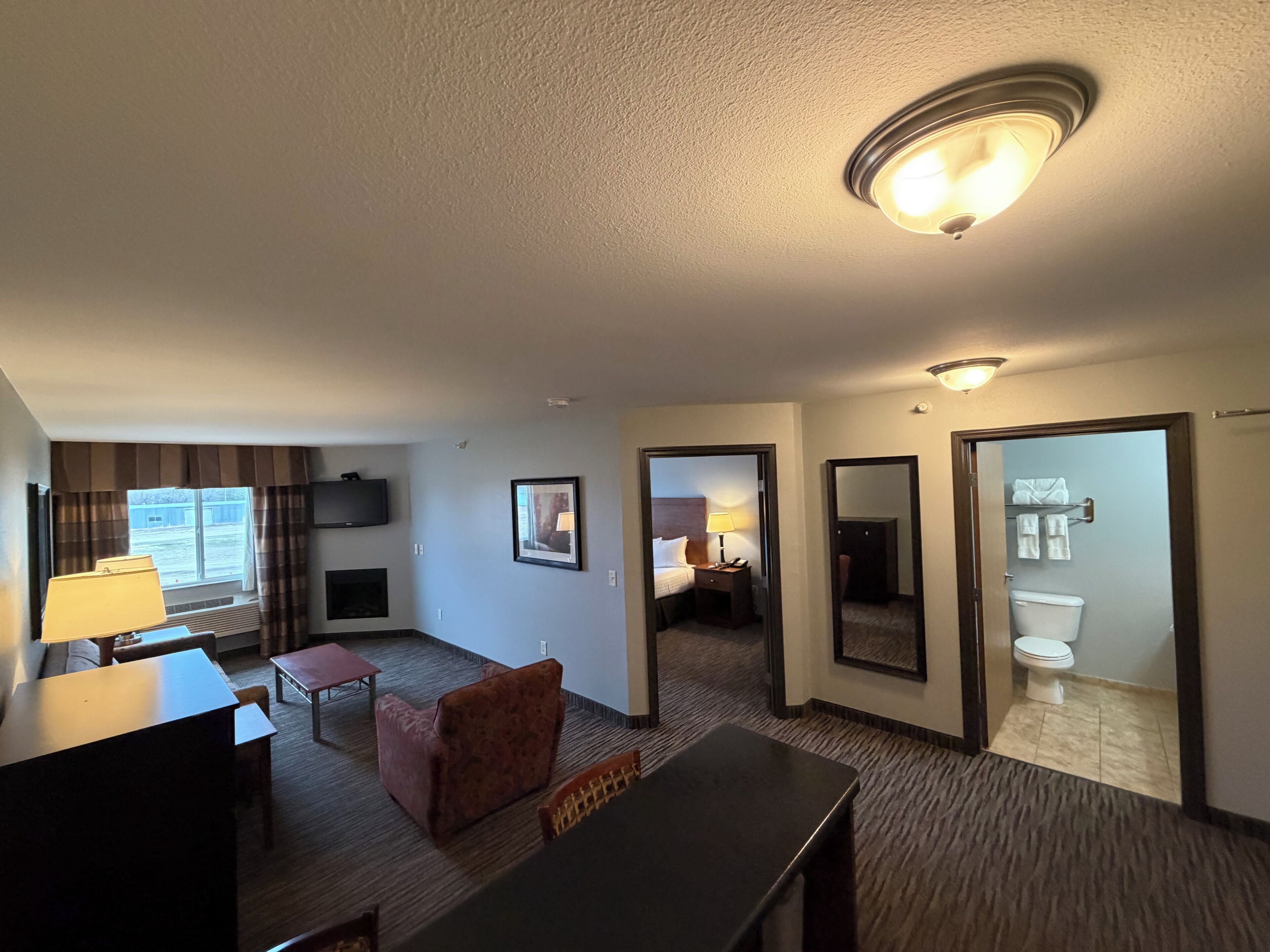 Superior-Zimmer | Wohnbereich | 42-Zoll-Flachbildfernseher mit Kabelempfang, Fernseher