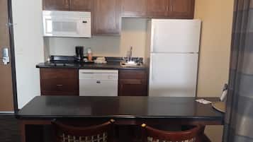 Suite, 1 Bedroom | Private kitchenette | Mini-fridge, microwave, coffee/tea maker