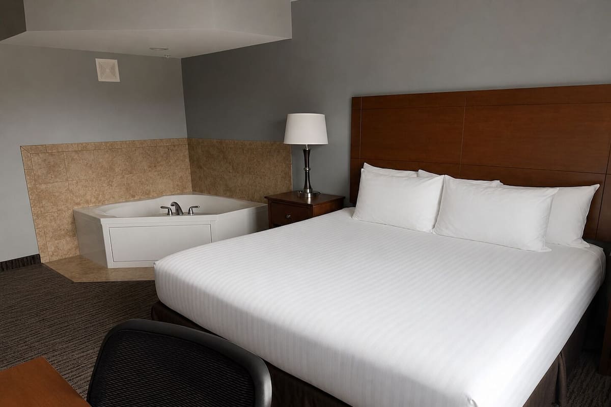 Superior Room | In-room safe, individually decorated, individually furnished, desk