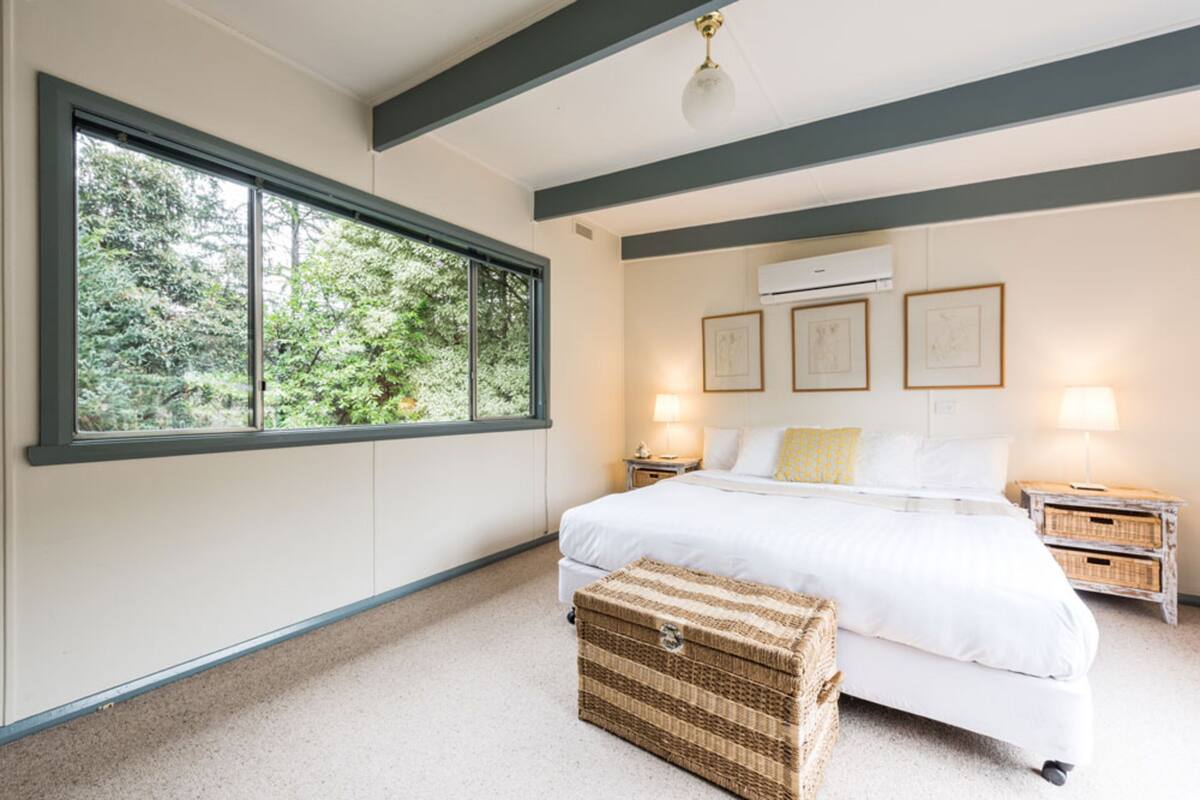 family cottage | 2 bedrooms, iron/ironing board, bed sheets