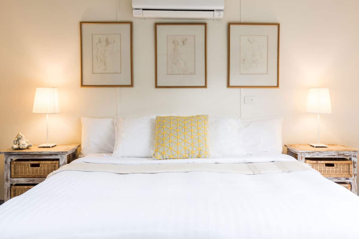 family cottage | 2 bedrooms, iron/ironing board, bed sheets