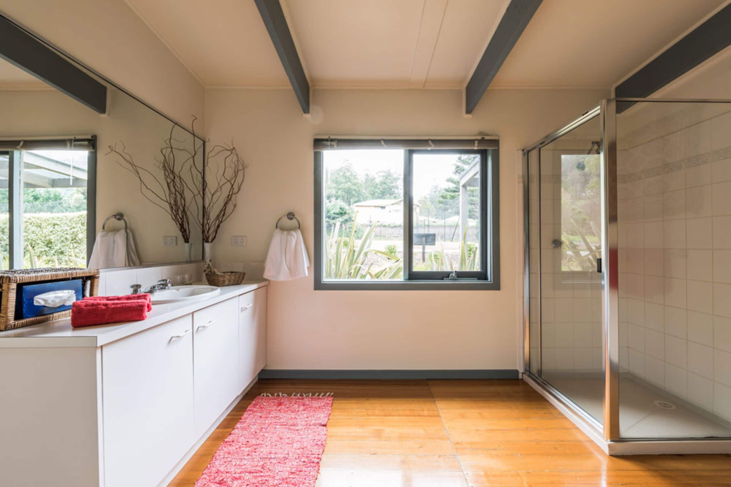 family cottage | bathroom | shower, free toiletries, hair dryer, towels