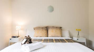 2 bedrooms, iron/ironing board, bed sheets