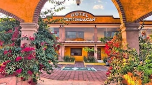 Front of property - Hotel Teotihuacan (Teotihuacan)