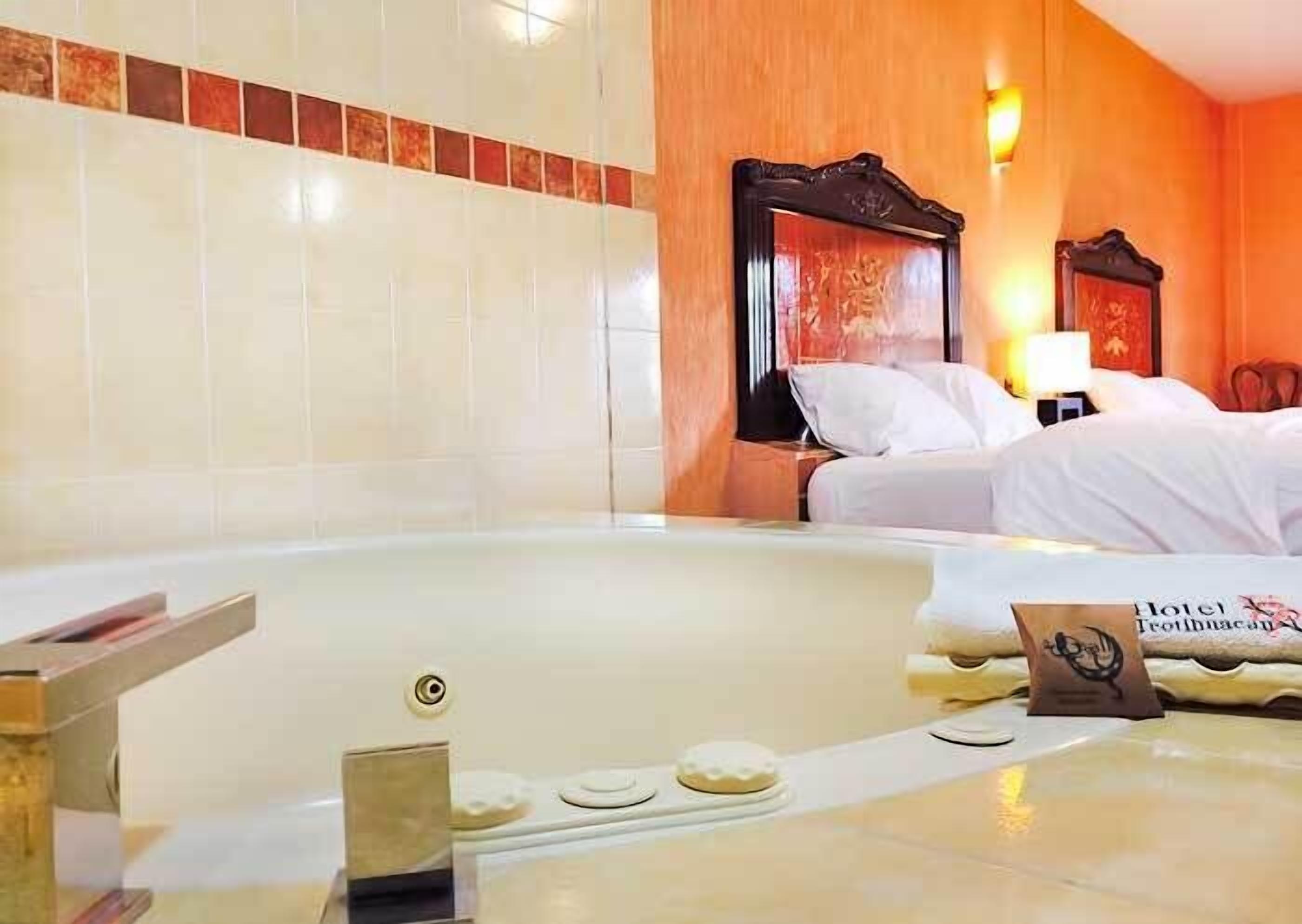 deluxe double room | jetted bathtub