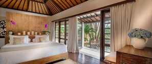 Minibar, in-room safe, desk, laptop workspace - Villa Kubu, Seminyak (Seminyak)
