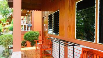 Superior Twin Room (Fan) | Free WiFi