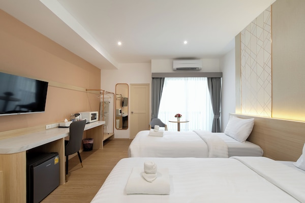 Deluxe Twin Room | Free WiFi, bed sheets