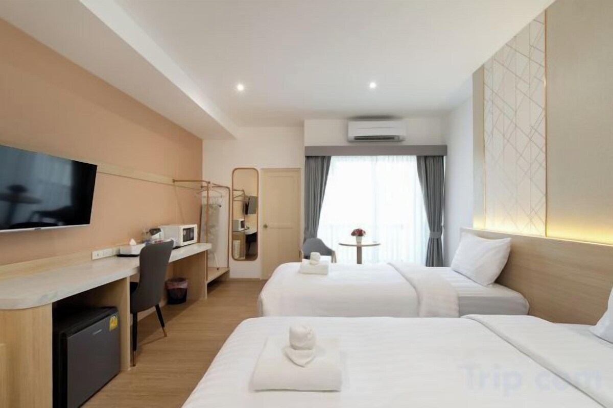 WiFi (free), bed sheets