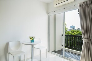 Superior Double Room | Free WiFi, bed sheets - Riski Residence (Nonthaburi)