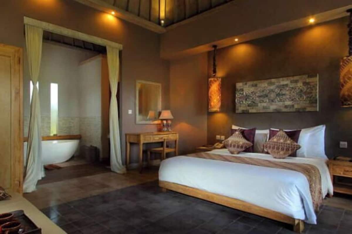 Minibar, in-room safe, desk, blackout curtains