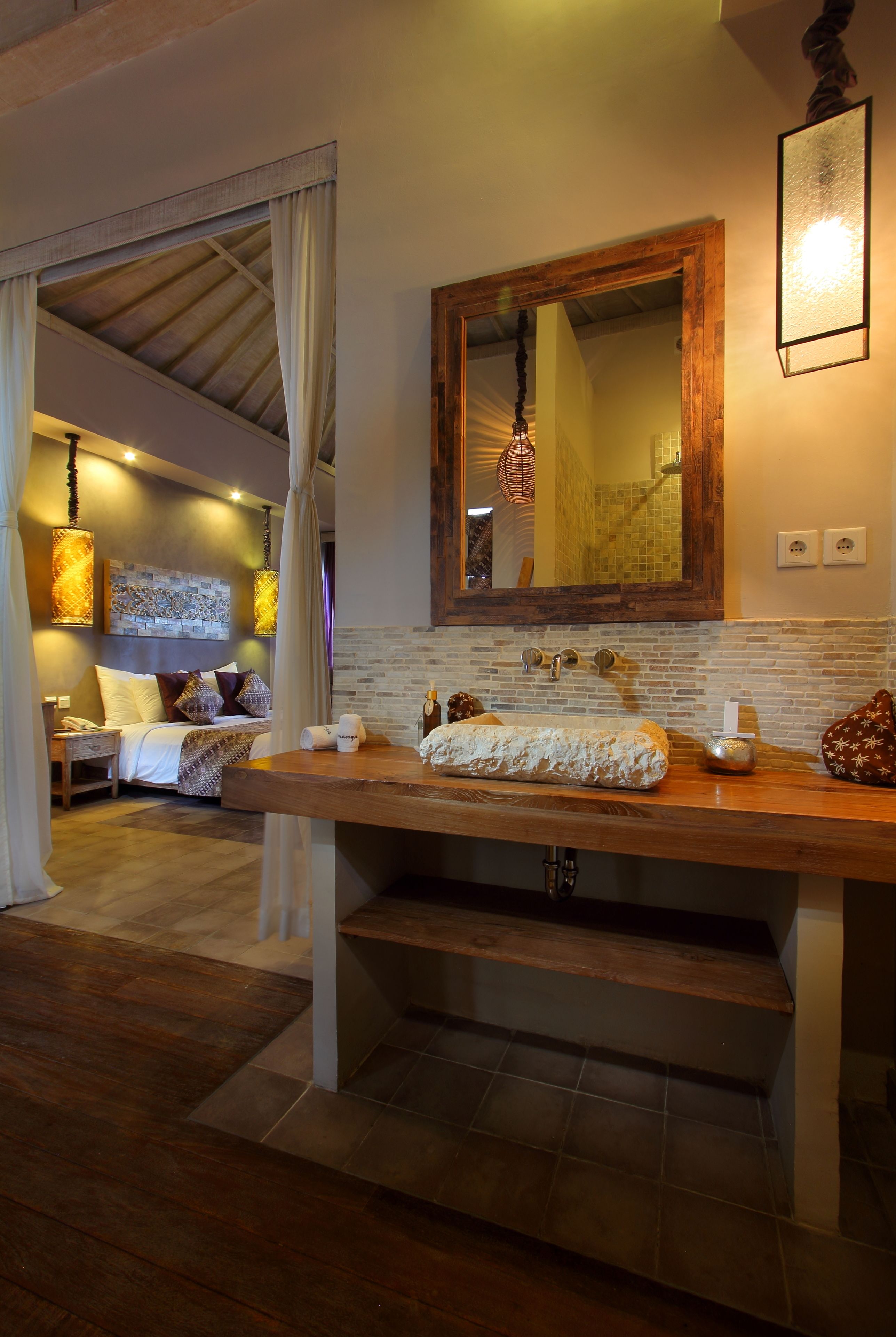 bungalow with garden view | bathroom | combined shower/bathtub, free toiletries, hair dryer, bathrobes