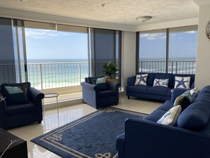 Panoramic Apartment, 3 Bedrooms | Blackout drapes, iron/ironing board, free WiFi, bed sheets - Beachside Tower (Main Beach)