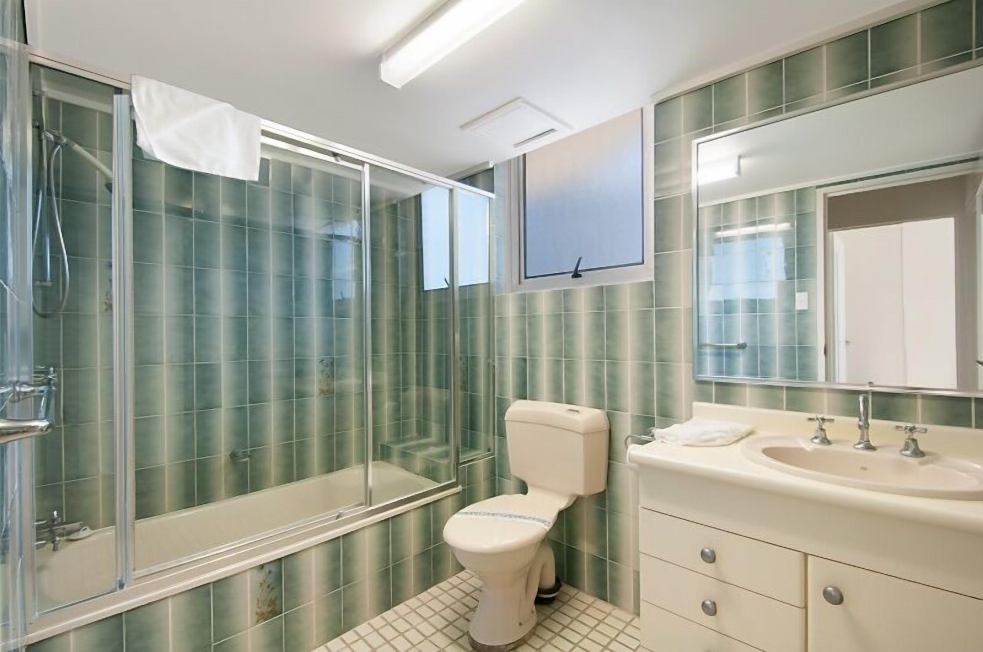 apartment, 2 bedrooms, ground floor | bathroom | hair dryer, bidet, towels