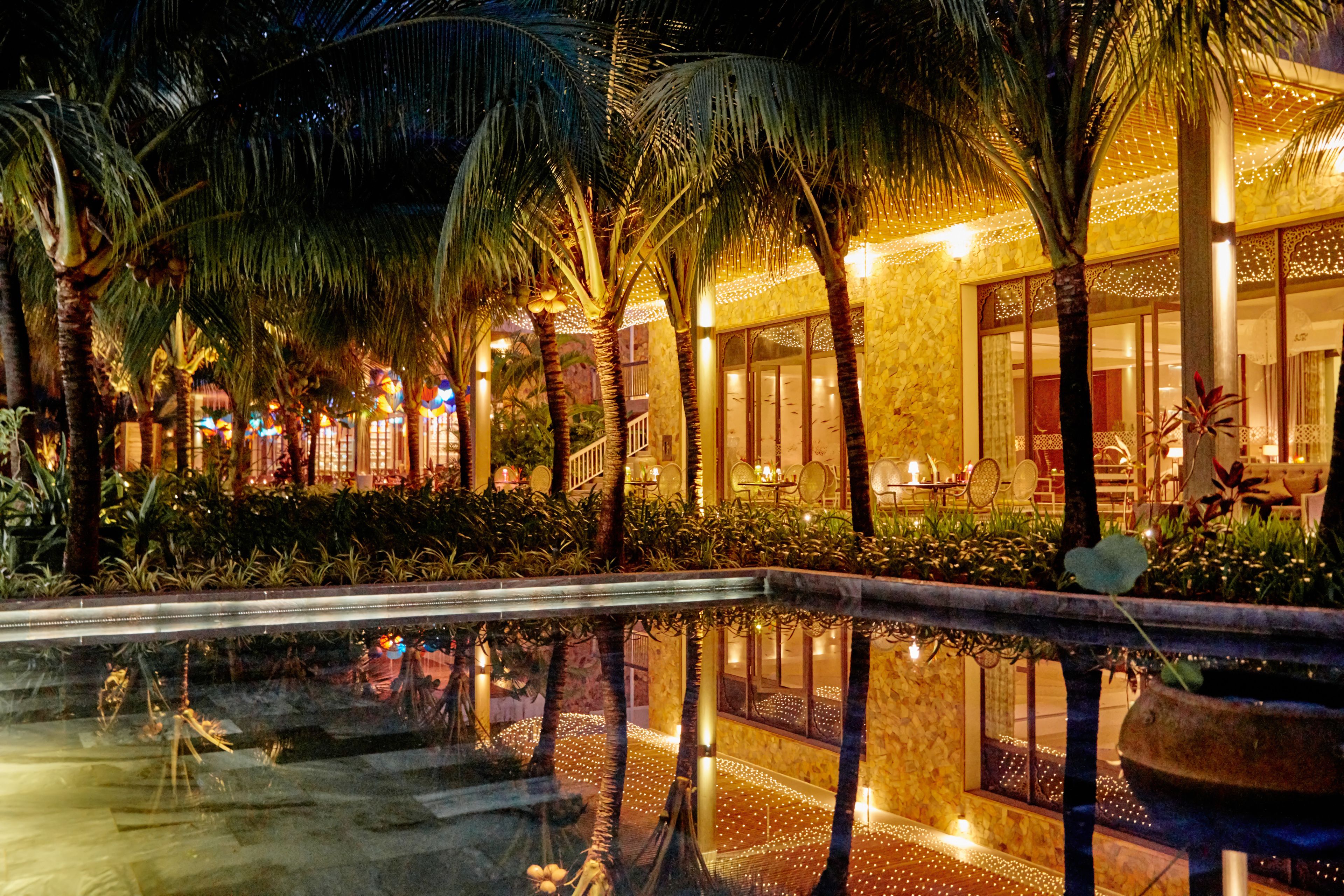 3 restaurants, breakfast, lunch, dinner served; vietnamese cuisine