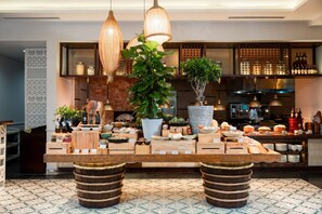 Free daily buffet breakfast