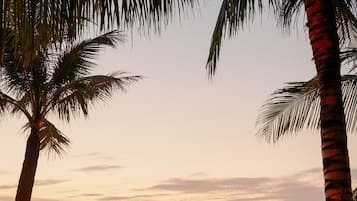 Private beach, white sand, beach umbrellas, beach towels