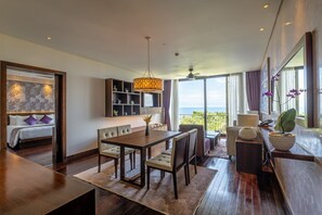 Suite, Sea View | Living room