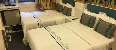 Quadruple Room | In-room safe, iron/ironing board, free WiFi