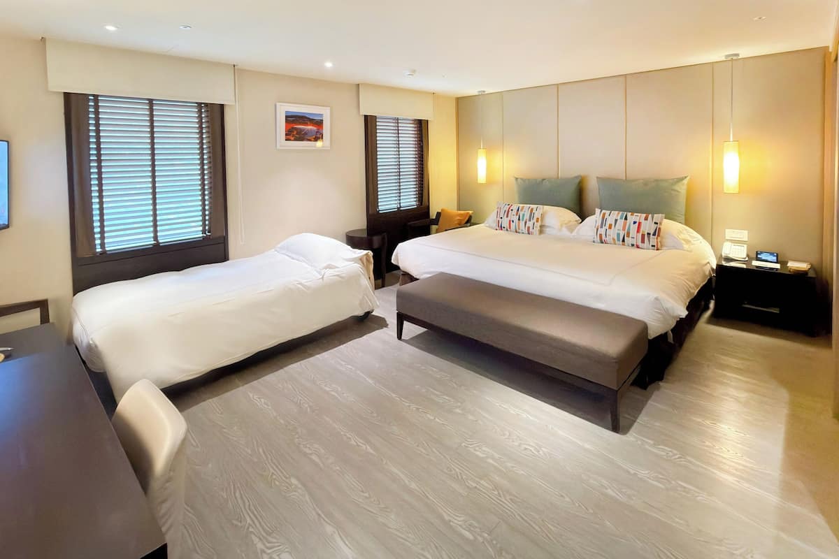 Fenglin Room (1 Double bed + 1 single bed) | Premium bedding, free minibar, in-room safe, desk