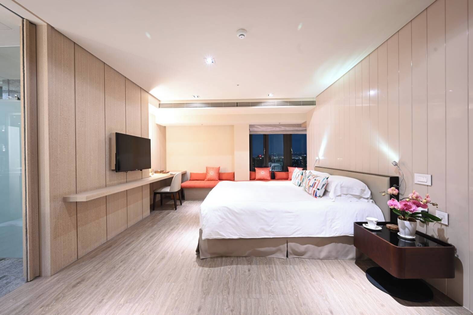 Ropa de cama de alta calidad y minibar con artículos gratuitos 