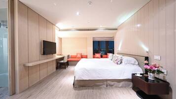 Ropa de cama de alta calidad y minibar con artículos gratuitos