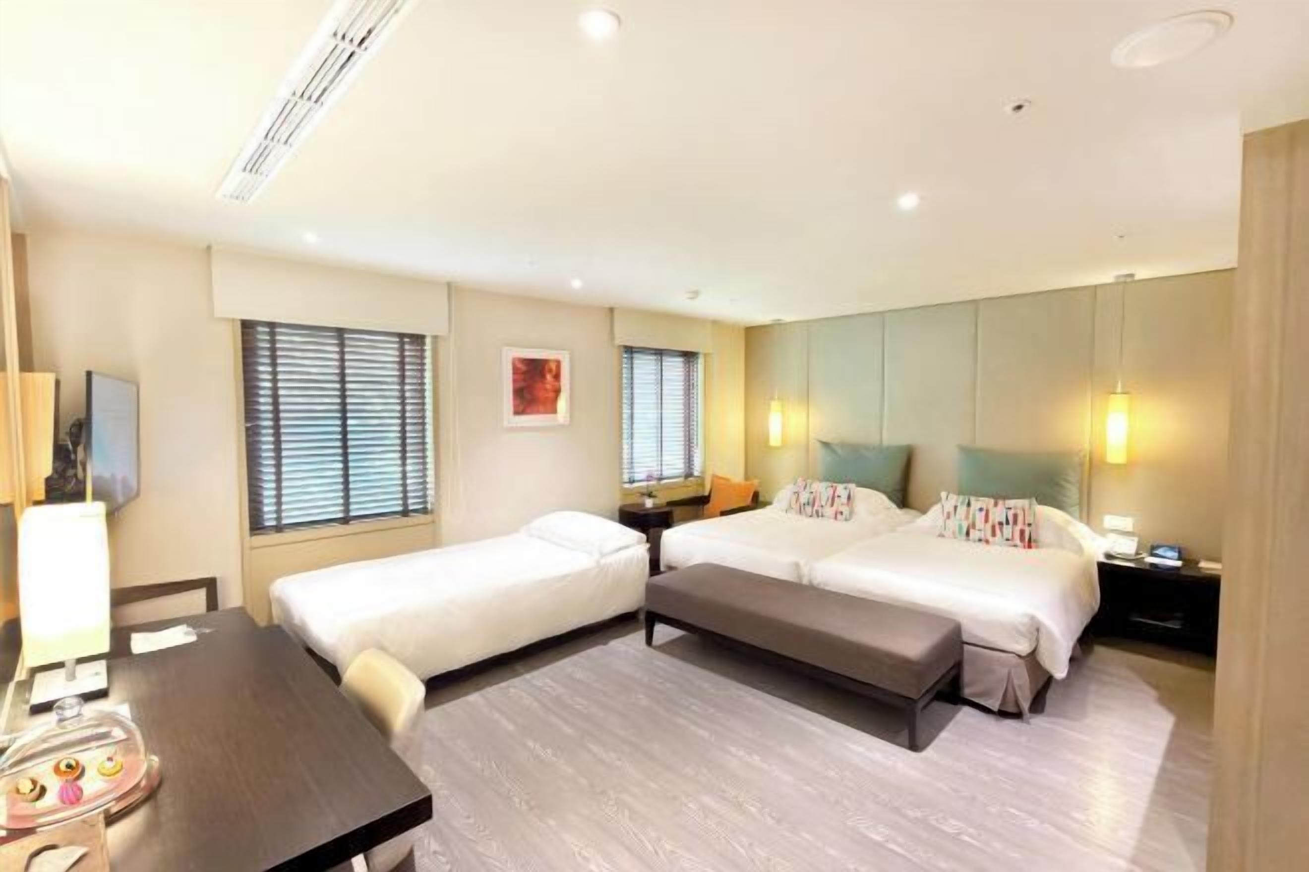 Premium bedding, free minibar, in-room safe, desk