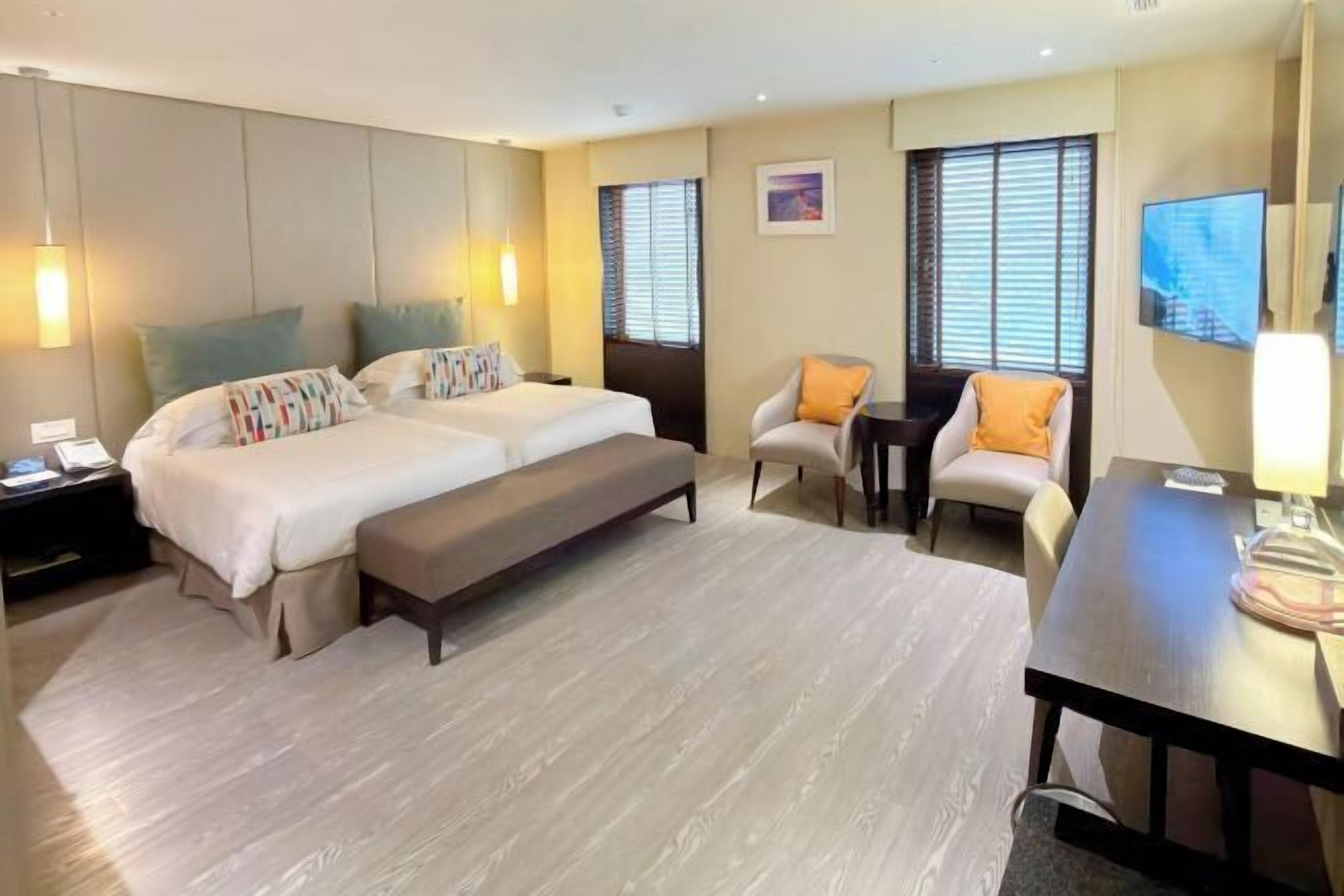 Premium bedding, free minibar, in-room safe, desk