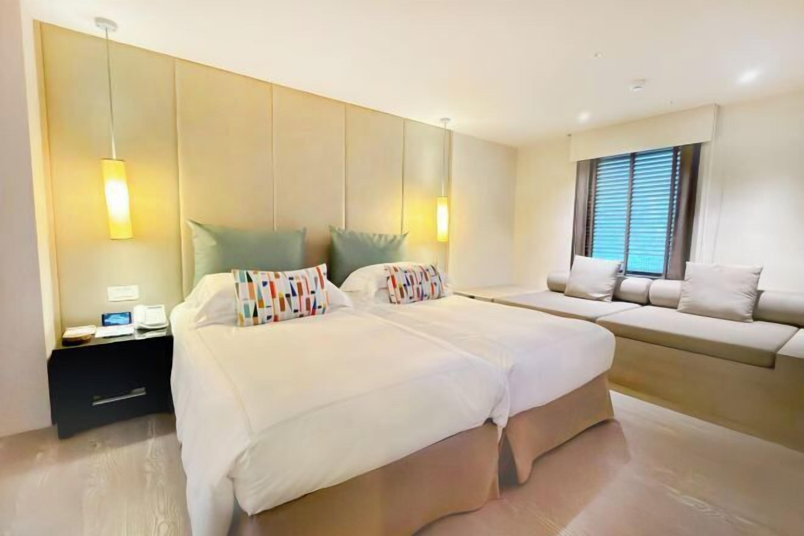 Premium bedding, free minibar, in-room safe, desk