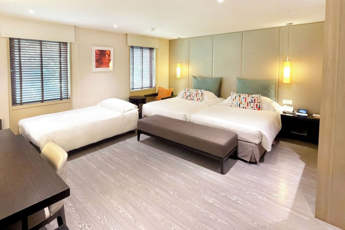 Fenglin Room (3 single beds) | Premium bedding, free minibar, in-room safe, desk