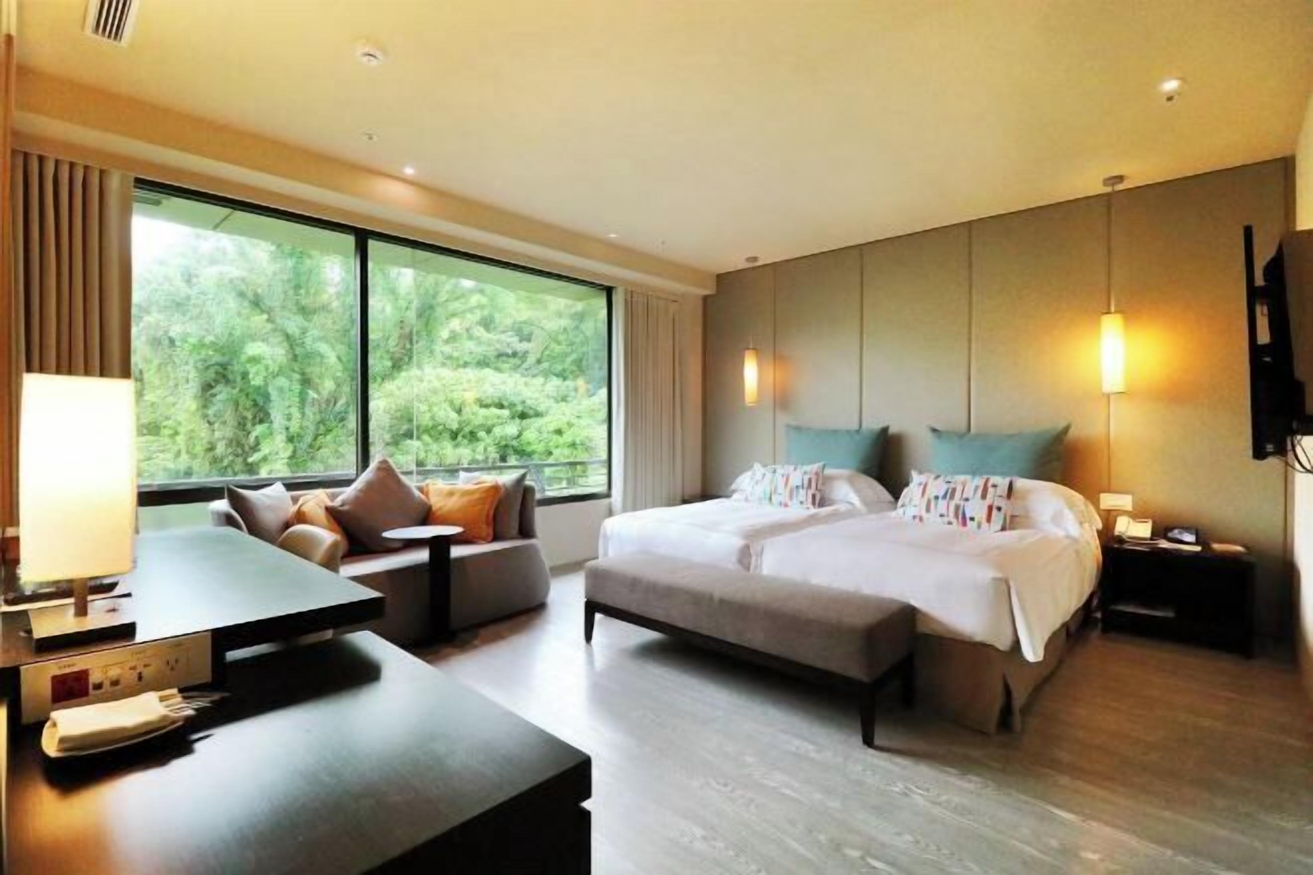 Premium bedding, free minibar, in-room safe, desk
