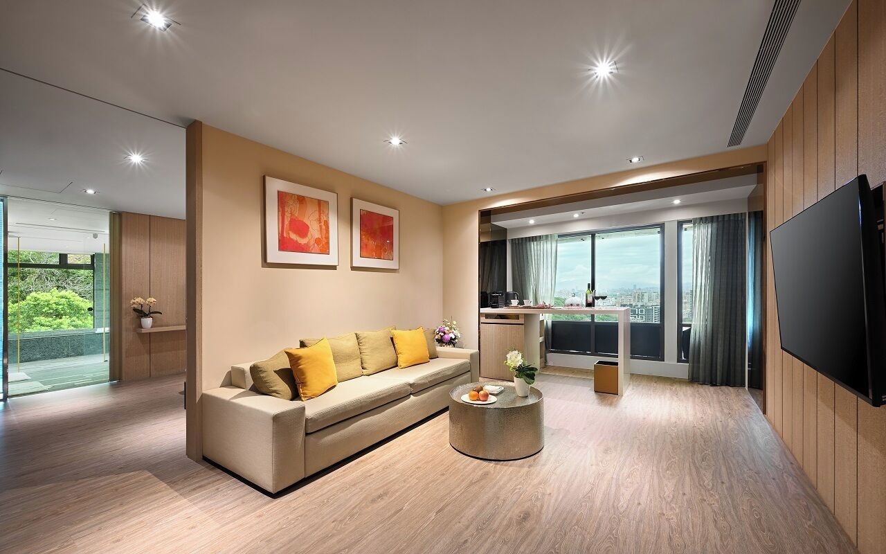 The Gaia Suite | Living room | LED TV