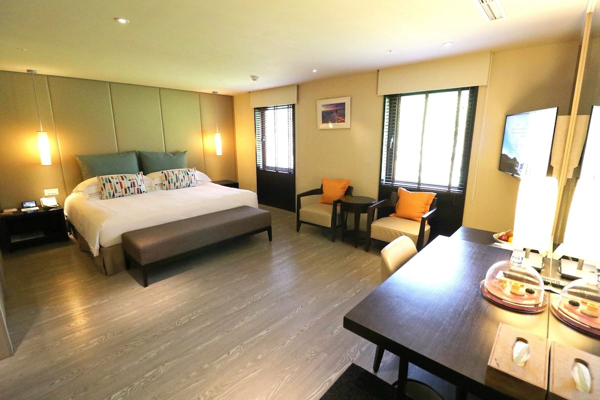 1 bedroom, premium bedding, free minibar, in-room safe