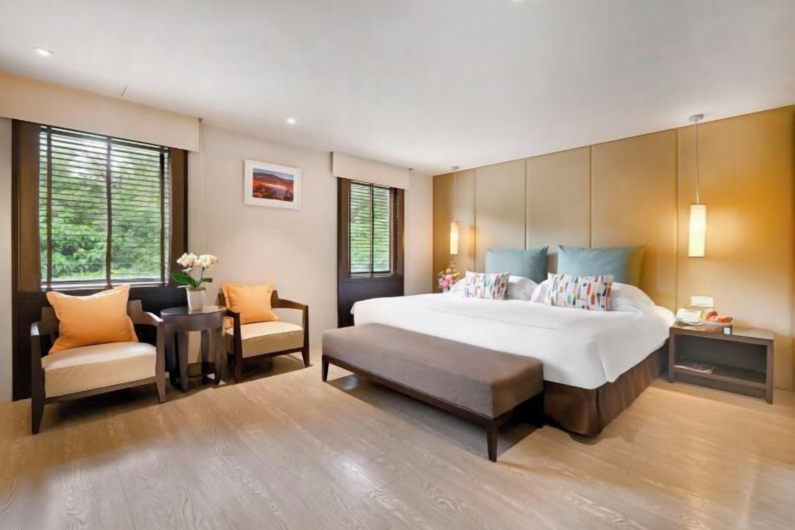 Premium bedding, free minibar, in-room safe, desk