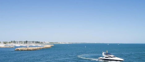 Utsikt mot strand/hav
